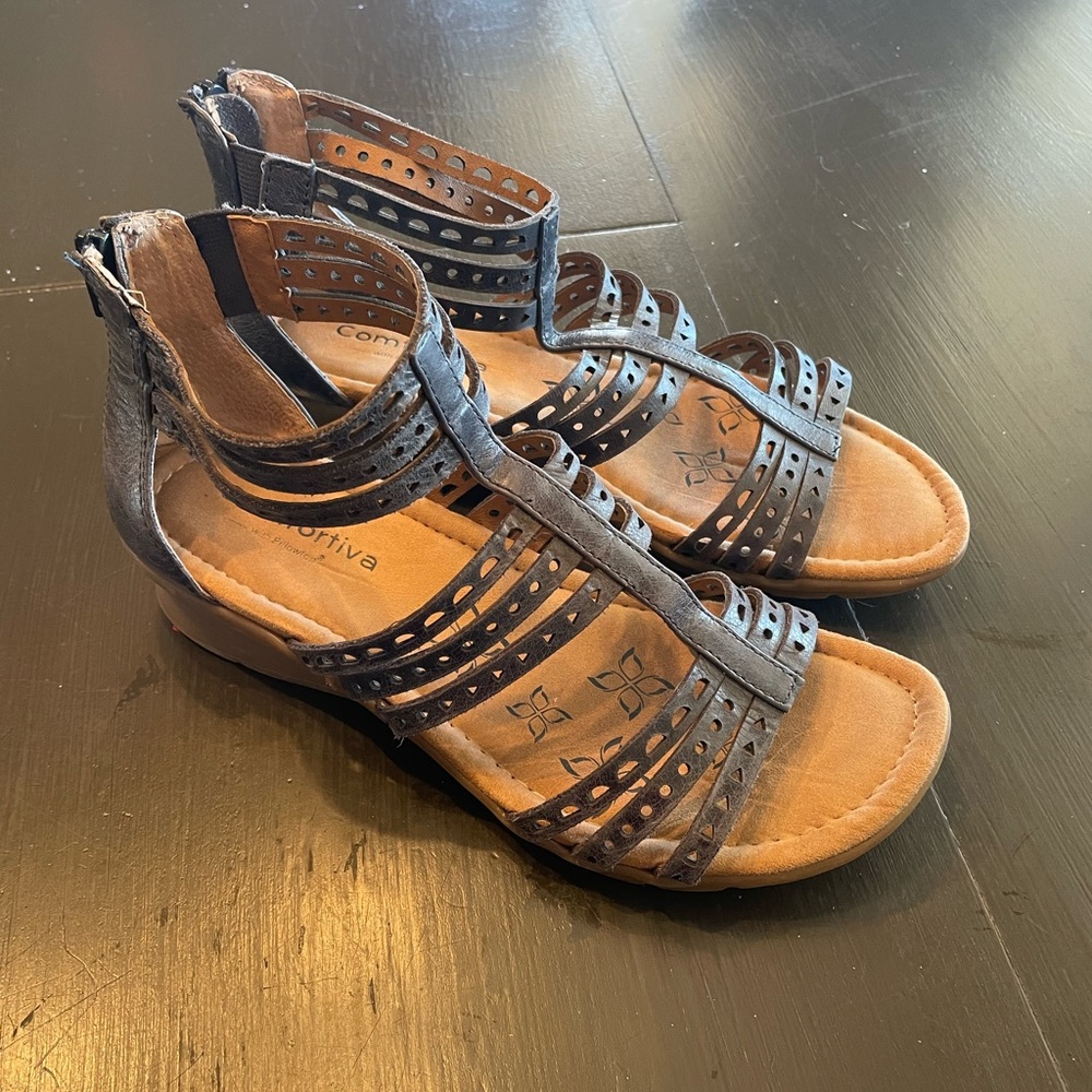 Comfortiva sandals size 7.5M